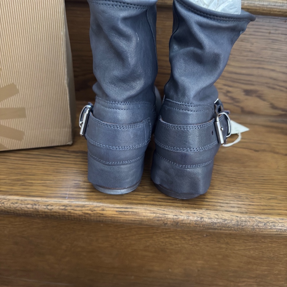 UGG Blue Aria Boots made Made in Italy 8.5  NWT - Picture 9 of 11